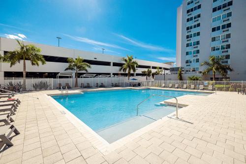 a large swimming pool in front of a building at Landing Stunning Studio Gym Clubhouse in St. Petersburg