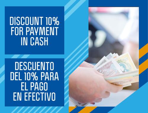 una mano che detiene denaro con lo sconto testo per il pagamento in contanti di GRAND CARIBE STUDIOS and SUITES playa LOS CORALES a Punta Cana