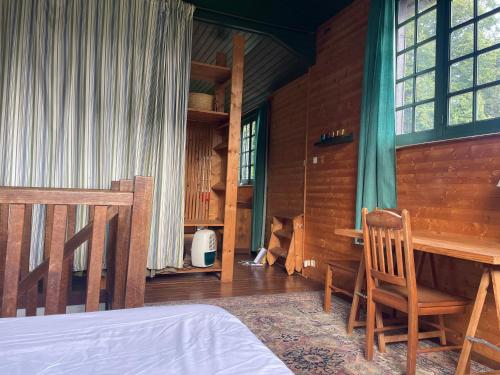 a bedroom with a bed and a table and chairs at l'atelier in Saint-Martin-des-Champs