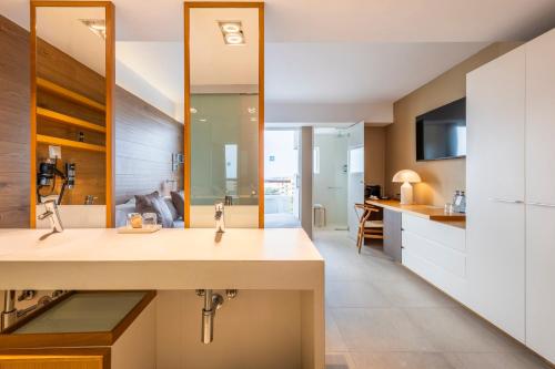 Una cocina o cocineta en Leonardo Boutique Hotel Mallorca Port Portals - Adults only