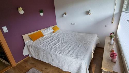 Katil atau katil-katil dalam bilik di Ferienhäuser Gemswandweg in Weissensee