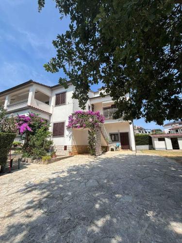 Apartment in Medulin with Four-Bedrooms 1