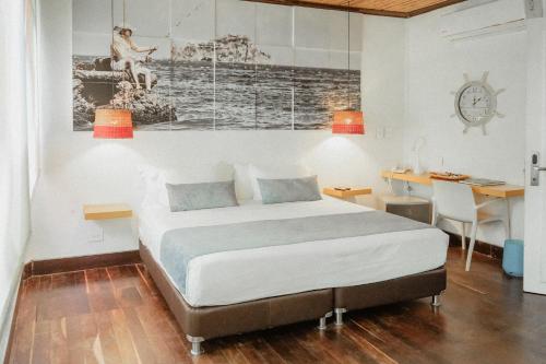 a bedroom with a bed and a desk and a desk at Placita Vieja Hotel Boutique Spa in Santa Marta