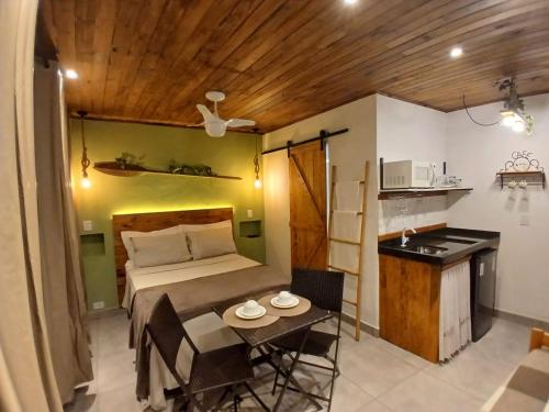 Kuchyň nebo kuchyňský kout v ubytování Chalé Bonito Pousada em Paraty - Acomodações Privativas e Completas - Natureza - Wi-fi - TV - Garagem