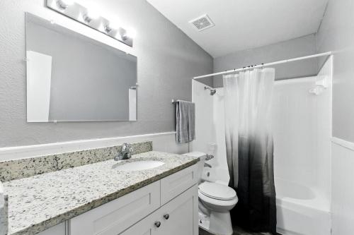 Ένα μπάνιο στο Pioneer Creek 608-08 I Spacious 1 Bed 1bath