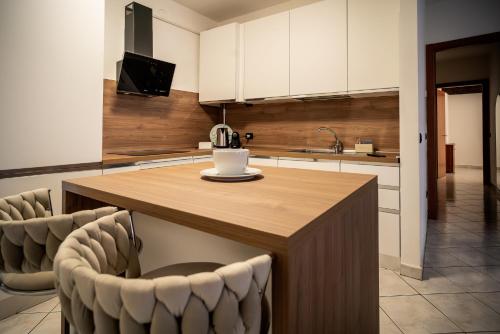 a kitchen with a wooden table and chairs at Casa Luzi Appartamento Vista Lago Orta in Ameno