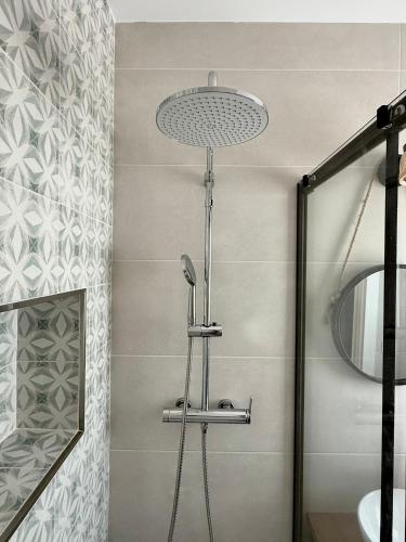 a bathroom with a shower and a sink at Superior guest house-Ideal PAREJAS in Conil de la Frontera