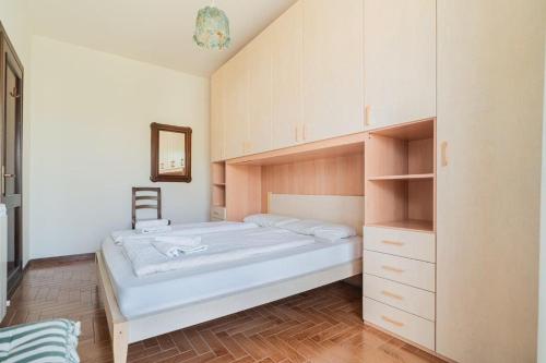 Una cama o camas en una habitación de Pitosforo