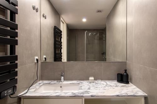 Stylish & Cozy 1BR with AC by LovelyStay