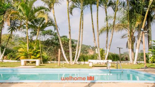 Kolam renang di atau dekat dengan Sitio em Santa Isabel com piscina e natureza