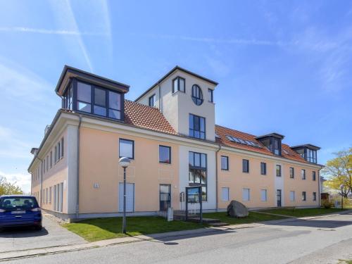 a large building with a car parked in front of it at Peenemünde, Seglerhafen_ST_Windjammer 4 WE in Peenemünde