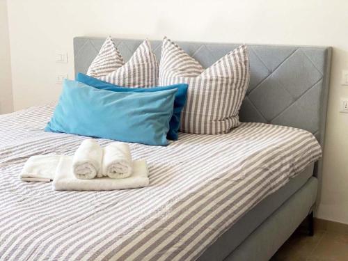 a bed with two towels and pillows on it at Ariano in Palazzo Vianello