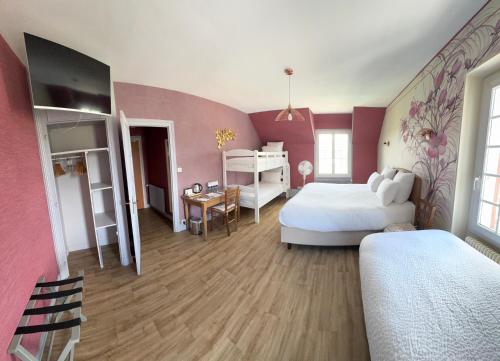 Katil atau katil-katil dalam bilik di Domaine des Châteaux