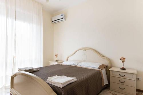 Tempat tidur dalam kamar di Appartamento Vacanze Catania