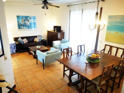 a living room with a table and a couch at D Oro in Caleri