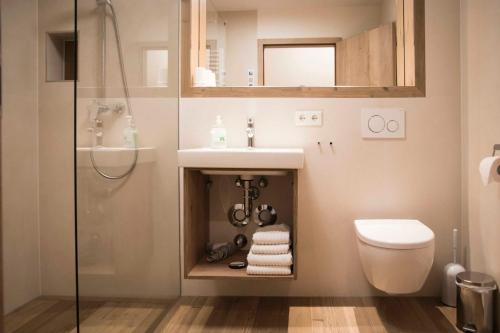 a bathroom with a sink and a toilet and a shower at Gästehaus Becher, Kreuth-Point in Kreuth