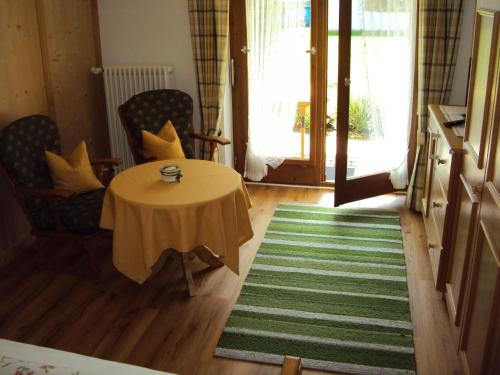 Ruang duduk di Gästehaus Fischer