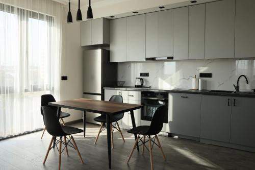 Modern 2BR Apartment French Univ Area
