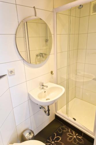 Bilik mandi di CityNest Hannover O12