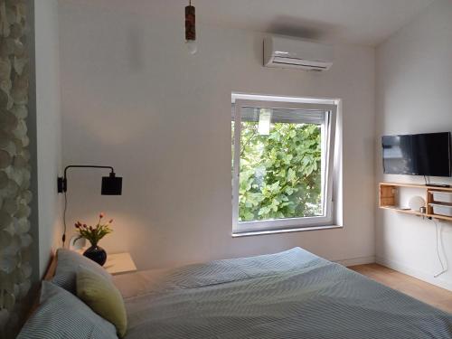 En eller flere senge i et værelse på Villa Ane