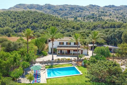 Villa Clavet by Villa Plus