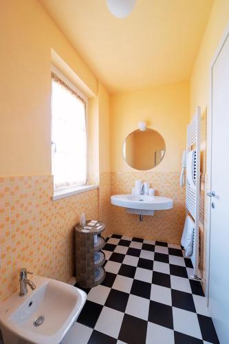 a bathroom with a black and white checkered floor at T'AMI Hotel Resort Spa in Selvino