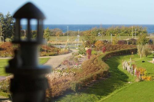 a view of a garden from a fence at Exkl Strandappartement Parkstr 5 mit Meerblick u Kamin in Börgerende-Rethwisch