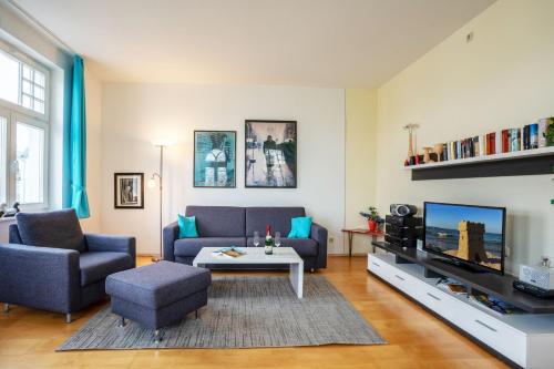 a living room with a couch and a tv at Ferienwohnung 10 Haus Metropol in Binz