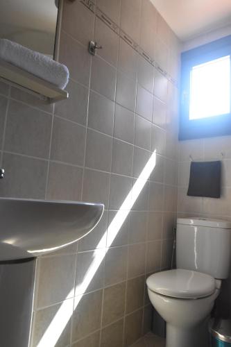 Bilik mandi di Menis Apartment