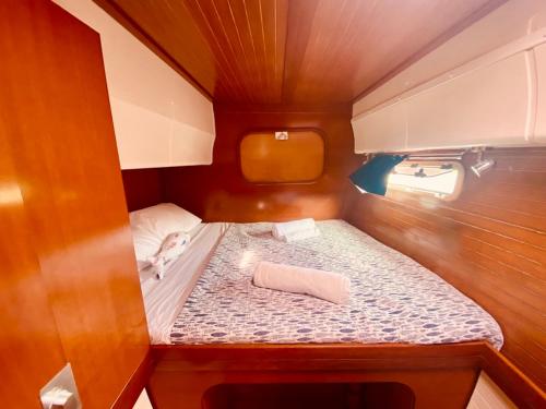 a small bed in the corner of a small room at Principessa dei draghi Full Day and Night Experience in Izola