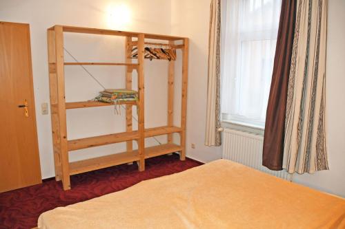 a bedroom with a bunk bed and a window at Appartementhaus auf Moenchgut in Thiessow