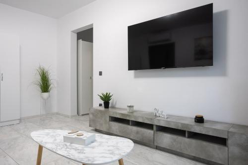 Televisyen dan/atau pusat hiburan di Apartament Roxy