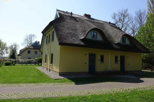 Gallery image of Reetdachhaus Weißdorn 1 in Puddemin
