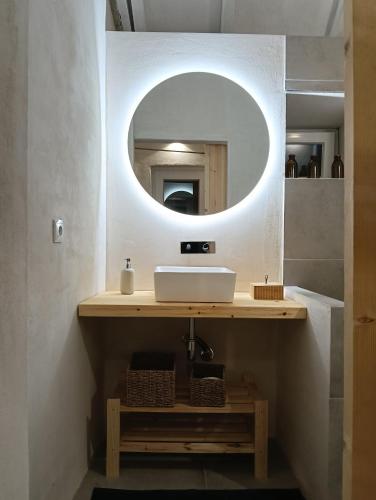 a bathroom with a sink and a mirror at Porta 4 Azeitão, holiday house in Azeitao