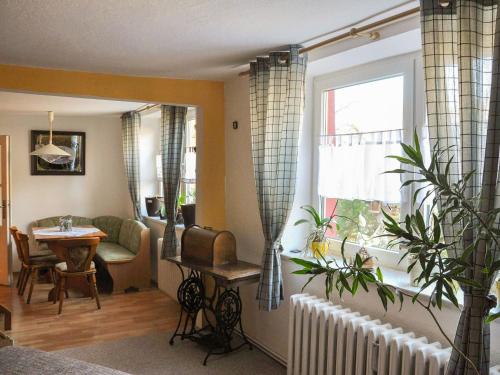 a living room with a table and a window at Ferien auf dem Lande in Tribohm