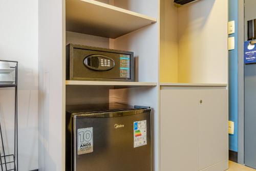 Dapur atau dapur kecil di Roomo Transamerica Santos Gonzaga