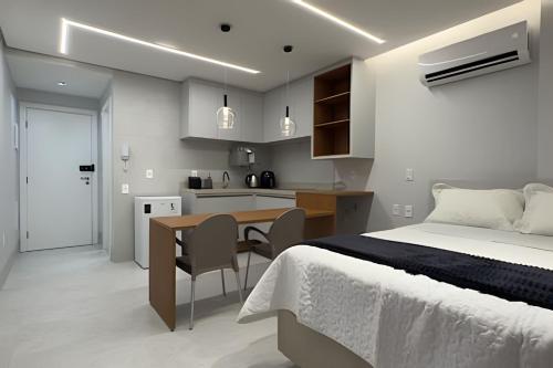 Η κουζίνα ή μικρή κουζίνα στο Condomínio City House : Conforto e vista privilegiada!