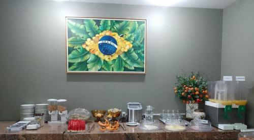 a painting of a sunflower on a wall at Hotel Aeroporto Ltda in Vitória
