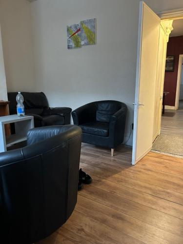 Χώρος καθιστικού στο Stoke Staycation Main Room