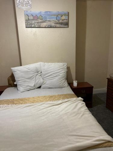 Ένα ή περισσότερα κρεβάτια σε δωμάτιο στο Stoke Staycation Main Room