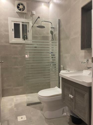 a bathroom with a shower and a toilet and a sink at شقة الردف in Taif