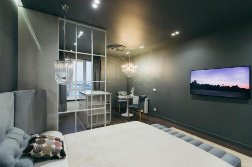 Μια τηλεόραση ή/και κέντρο ψυχαγωγίας στο ATLANT luxury apartments Deluxe ТЦ ДЕПОТ та АТБ