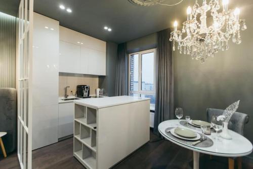 Η κουζίνα ή μικρή κουζίνα στο ATLANT luxury apartments Deluxe ТЦ ДЕПОТ та АТБ