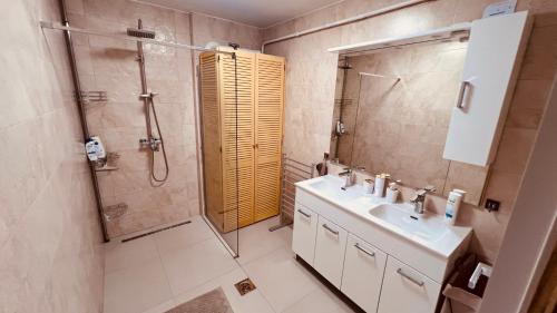 Un baño de Sio de Mare Apartment in the heart of Siofok