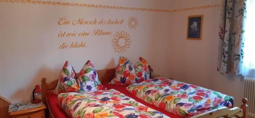 a bedroom with two beds and a sign on the wall at Ferienhaus Tschernitz in Pruggern