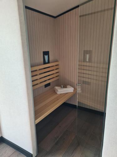 a sauna with a sink and a glass door at Noce na Wiśle - tylko 15 min od Gdanska in Błotnik