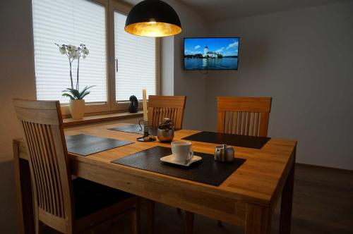 a wooden table with chairs and a dining room at Der Steinadler in Umhausen
