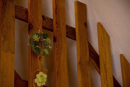 a wooden wall with flowers hanging on it at Kellerstöckl Leitner in Strem