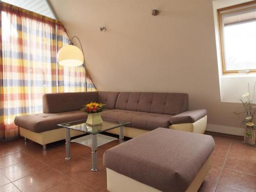 a living room with a couch and a table at Meeresbrise Whg 6 in Tarnewitz