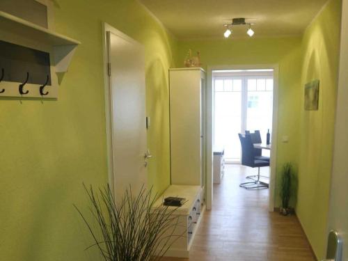 a room with a hallway with green walls and a door at Exkl App Bernstein, Kamin, Waschmaschine, 250 m zum Strand in Börgerende-Rethwisch